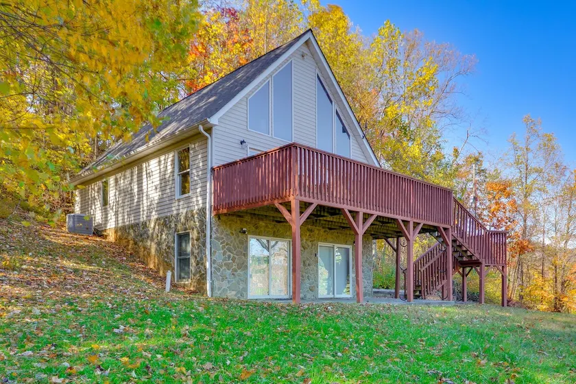 Mountain-view Blue Ridge Cabin Getaway w/ Fire Pit - Image 1