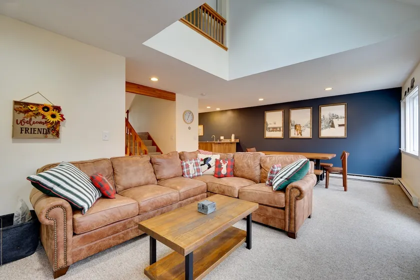 Sunny Stratton Townhome ~ 1 Mi to Skiing! - Image 1