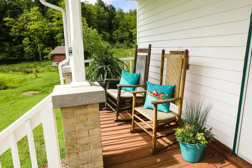 Heritage Farmhouse by Buffalo Mountain Getaway - Image 1
