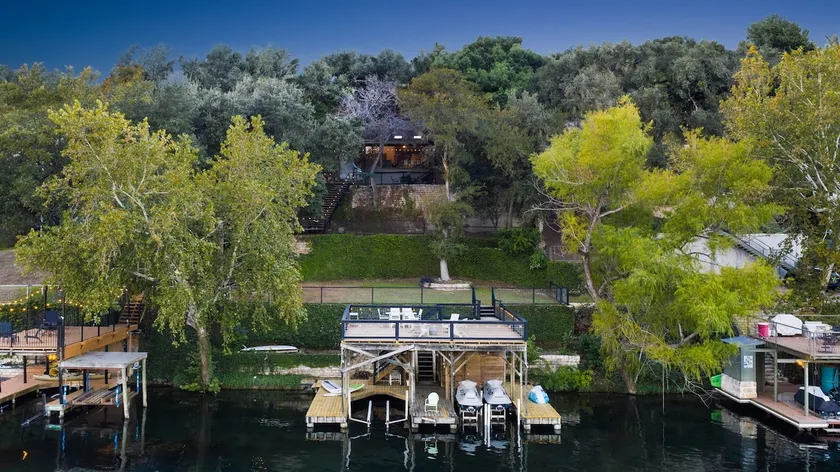 Gorgeous Lakehouse ~Private Boat Slip~ Lake Austin - Image 1