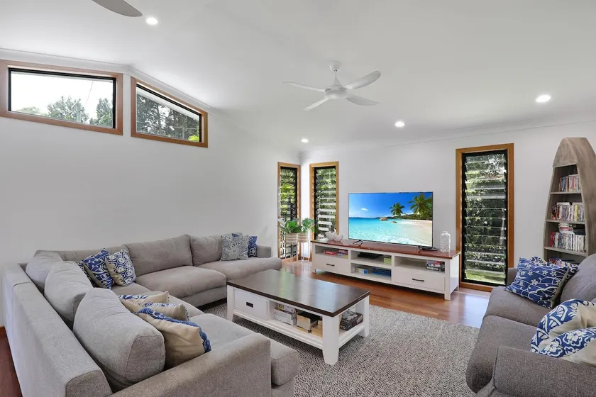 Four bedroom, Two Bathroom House Sleeping 10. - Image 1