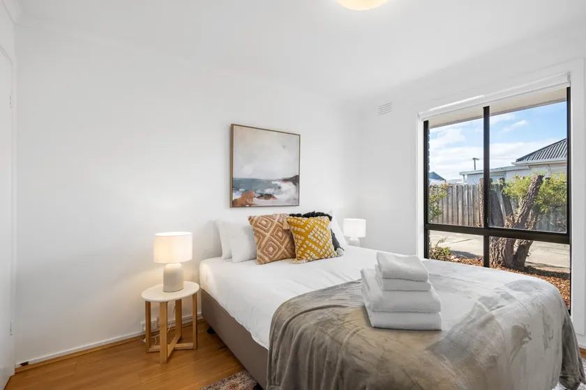 Modern 1BR Apartment - Image 1