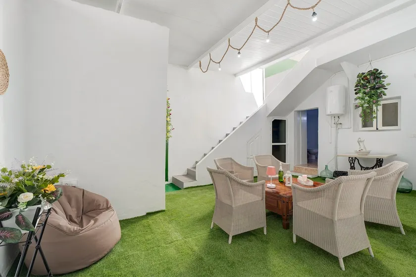 Maison de vacances 'La Casa De Tina' avec vue sur la mer, terrasse privée et Wi-Fi - Image 1