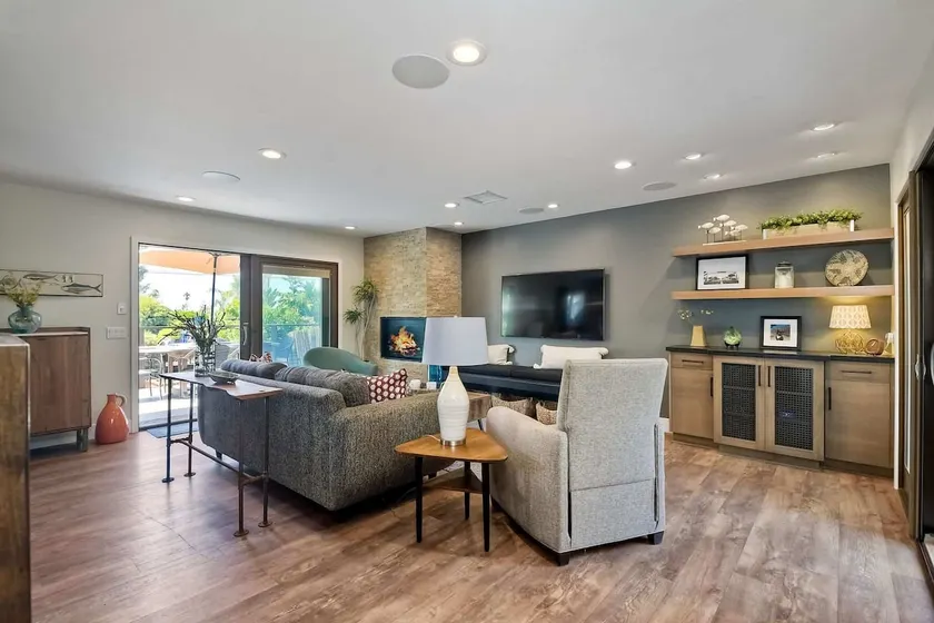 Fresh & Modern 3BR - Just Blocks from Beach - Image 1