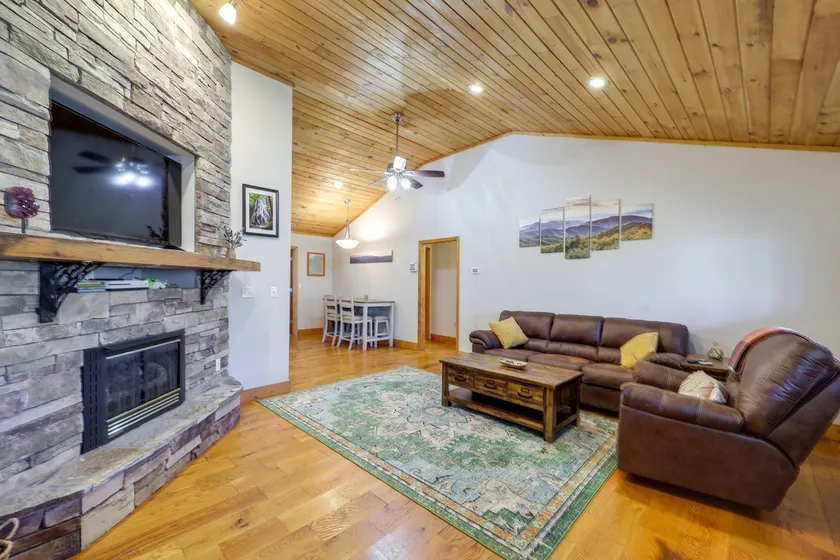 Pet-friendly Cabin w/ Fire Pit in Spruce Pine! - Image 1
