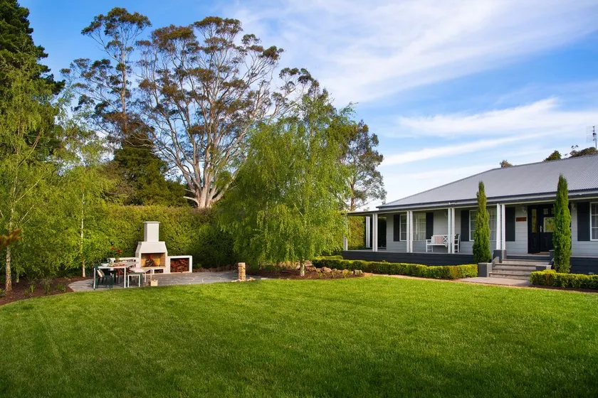 Peahen House - Image 1