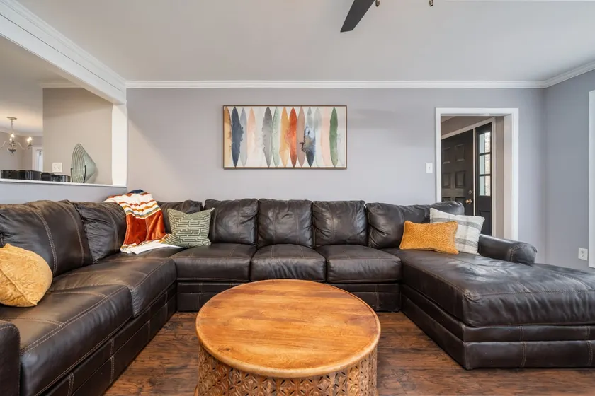 Colleens Corner Captivating 4 bed 3 bath in Charming Neighborhood - Image 1