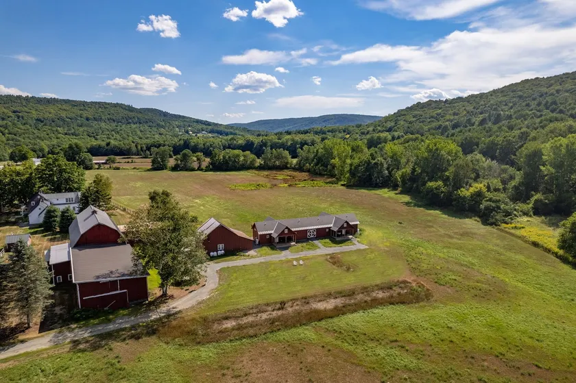 Carriage House Barn with Sweeping Farm Views - Image 1