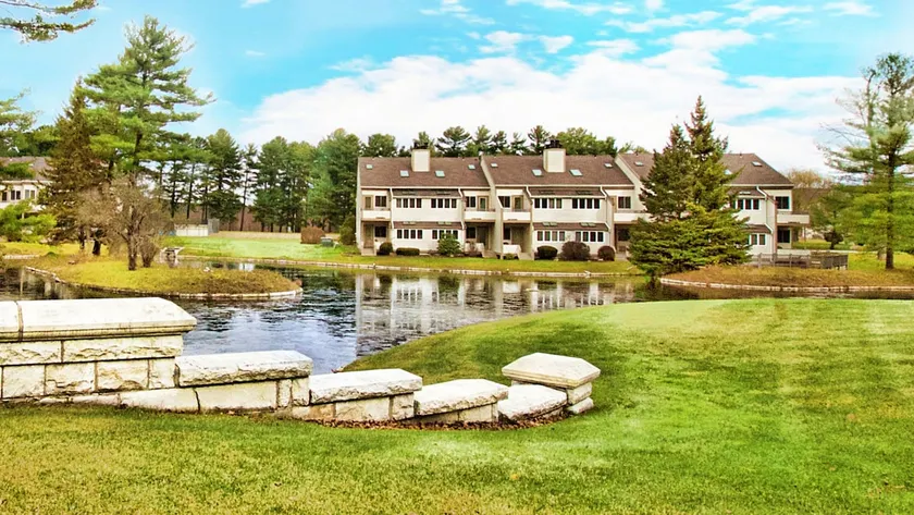 Peaceful 1BR Condo with Pond View - Image 1