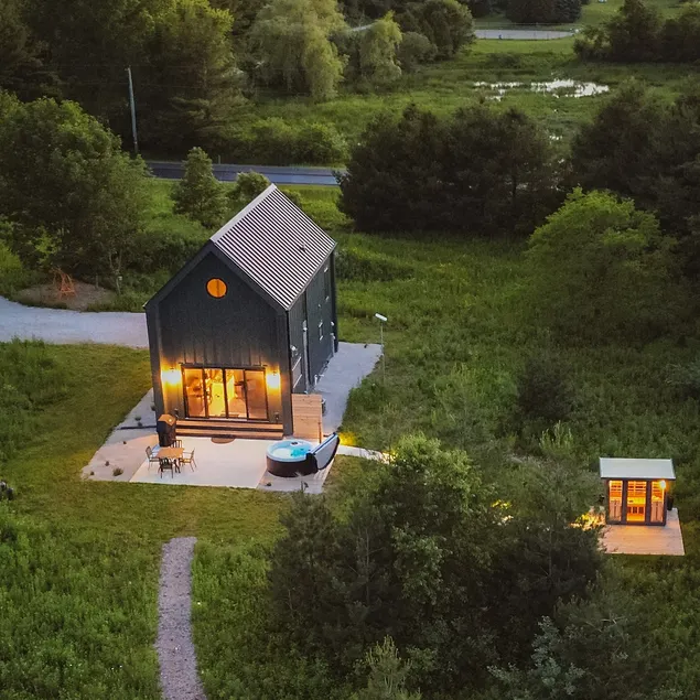 hot tub and sauna on 5 private acres - Image 1