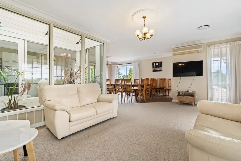 Large Kelso Family Home - Flexible Bedding - Image 1