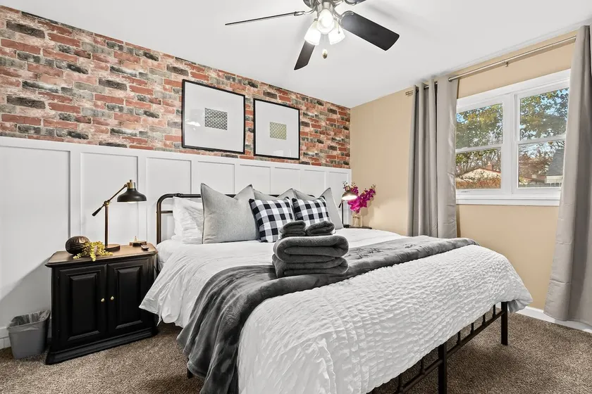Clean & Cozy 3BR Home| Friendly City of Hazel Park - Image 1