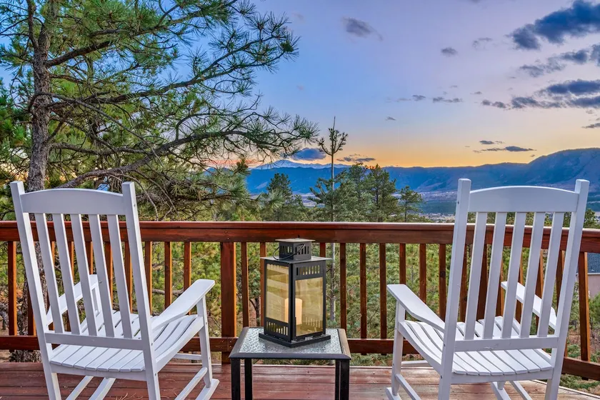 Expansive Monument Home: Hot Tub & Mountain Views! - Image 1