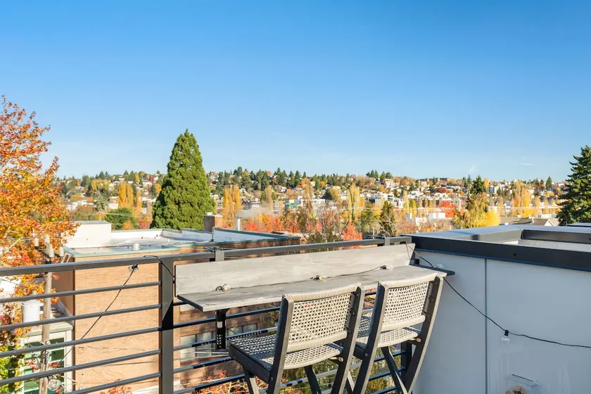 3BR Queen Anne Retreat • Rooftop • Parking • SPU - Image 1