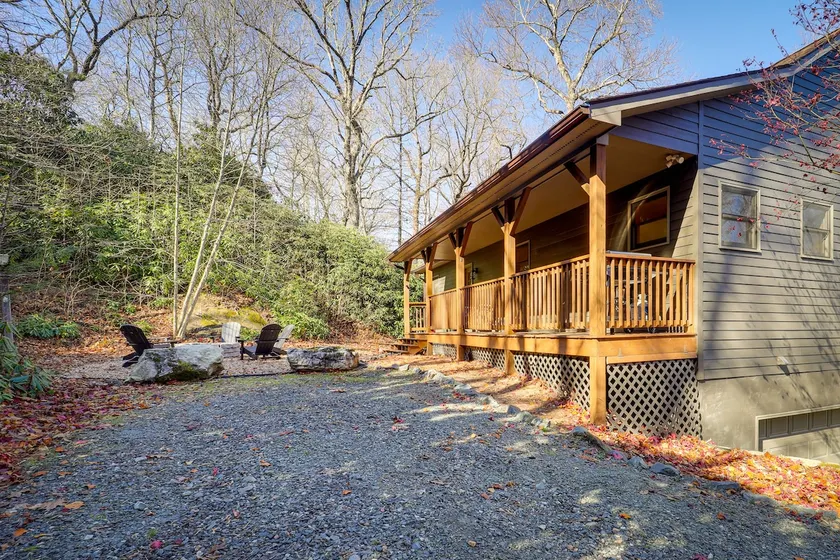 Blowing Rock Escape w/ Covered Deck & Fire Pit - Image 1
