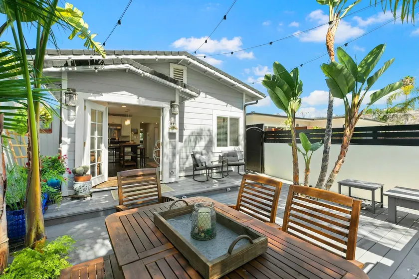 Garabaldi Bungalow STR 25-0002 with private patio - Image 1