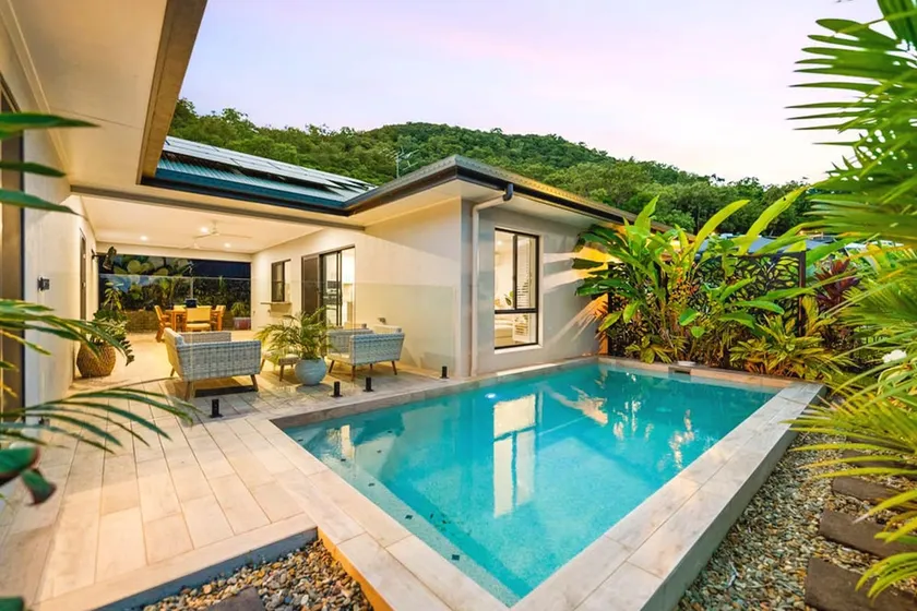 Trinity Beach Breeze - Image 1