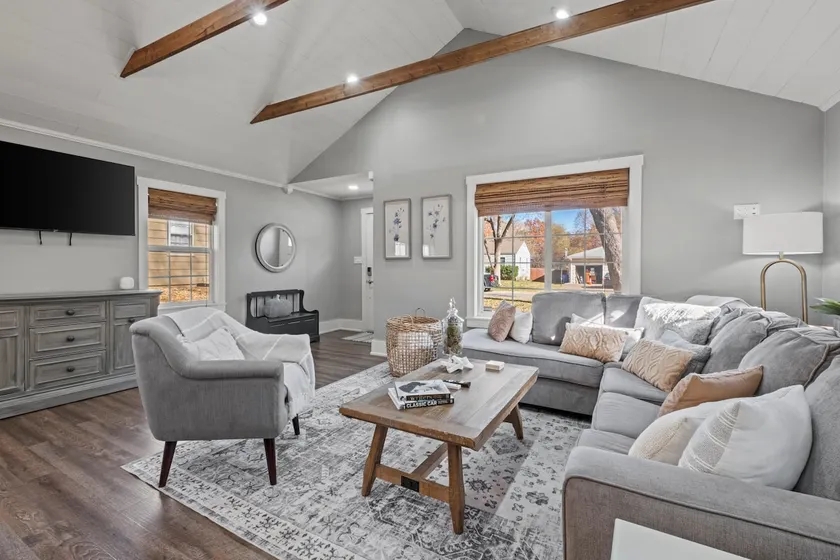 Mission Outlook - Gorgeous Home + Pet Friendly - Image 1