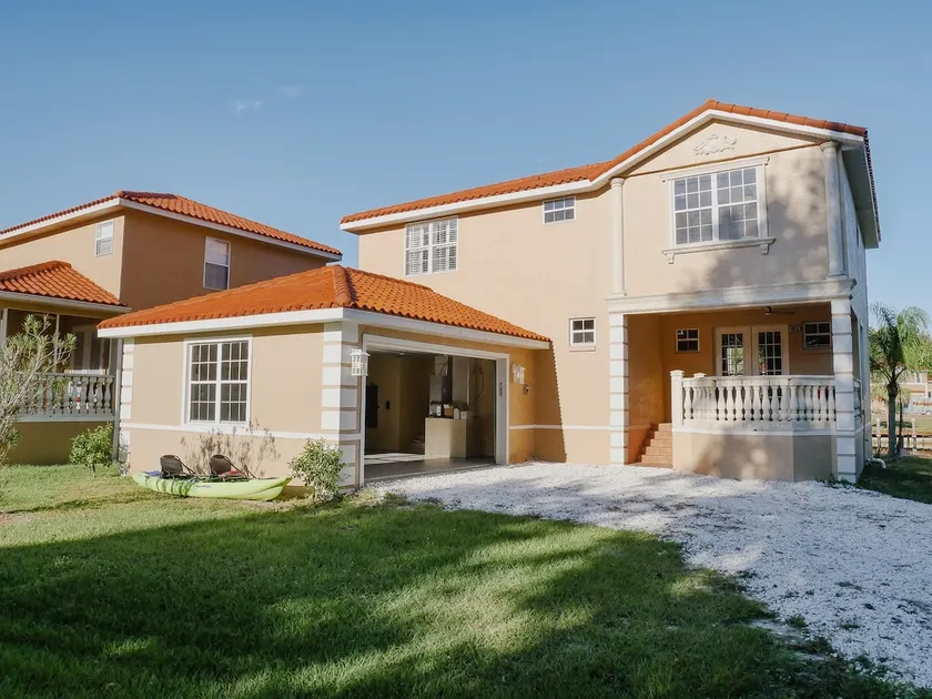 Homosassa River Waterfront, Dock, Kayaks, Golf Cart & EV Charger! - Image 1