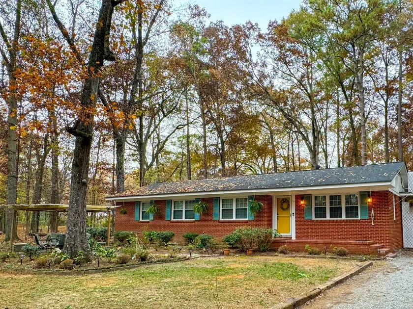 Private 4BR Oasis in the City, near Tennis Center - Image 1