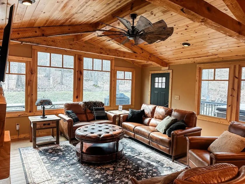 22 Acres • Trails • Hot Tub • Fire Pit• sleeps 12 - Image 1