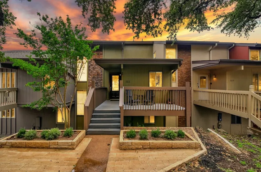 Billie Jean, Lake Travis - Sleeps 8 Lake Access - Image 1