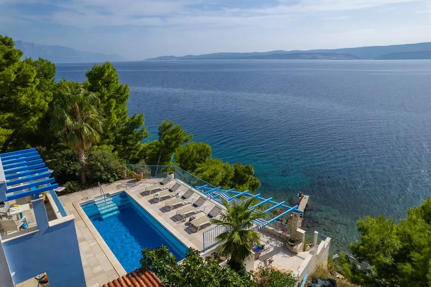 Villa Azzurro direkt am Meer mit beheiztem Pool, Panoramablick aufs Meer, Strand, Geschäft und Restaurant sind fußläufig erreichbar - Image 1