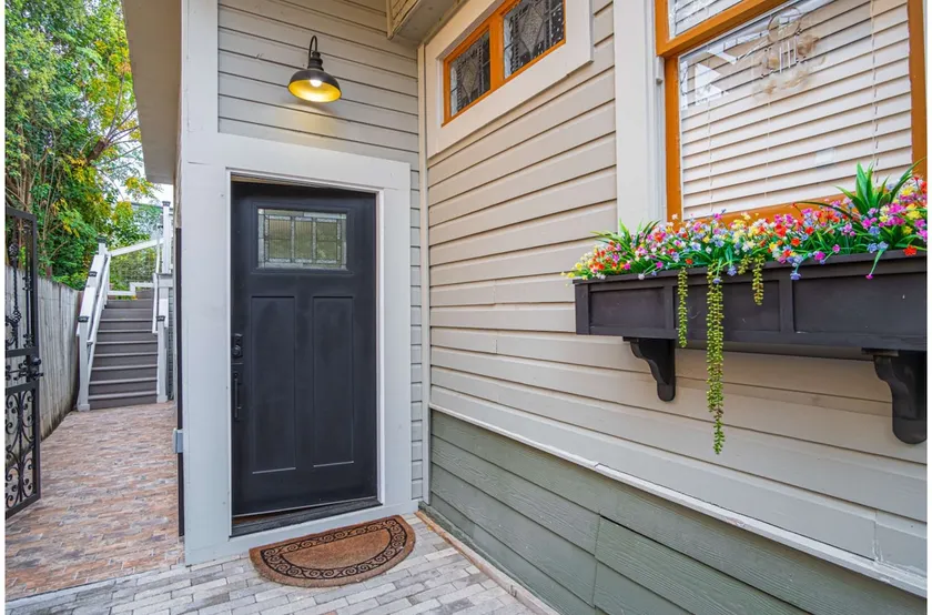 Exquisite Studio Guesthouse Near Downtown's Core! - Image 1