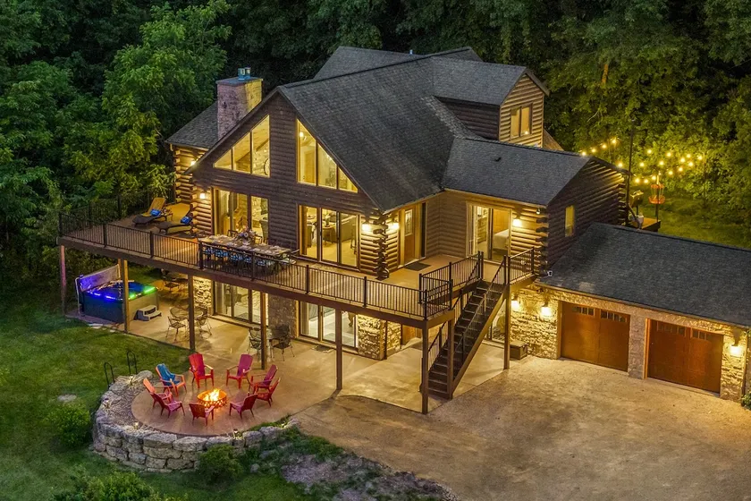 Upscale 5KingBed 5Bath HotTub Cinema FirePit Views - Image 1