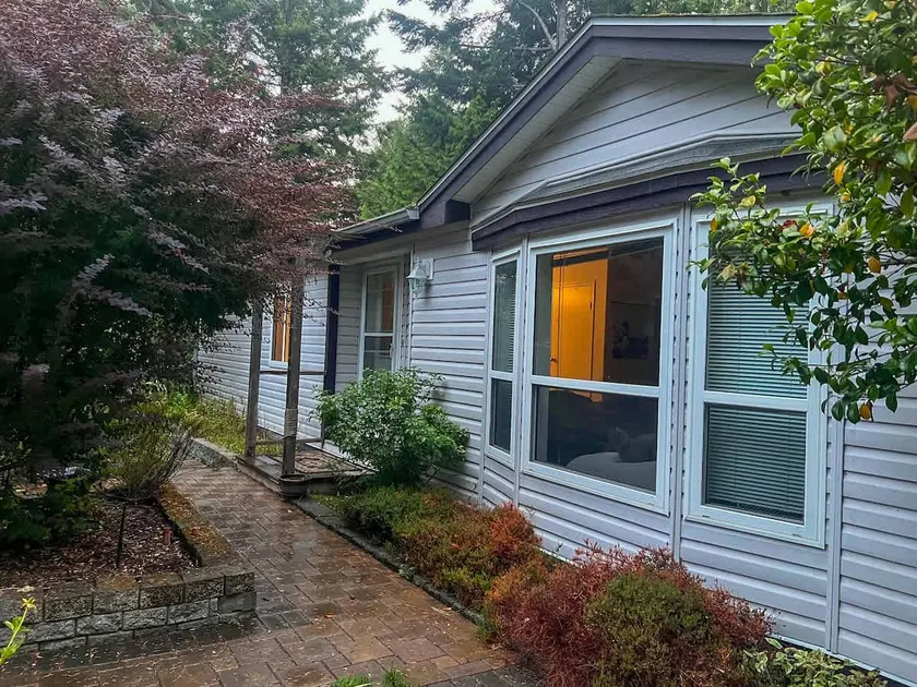 THREE TREE BNB Cozy 3 bedroom Home on Pender - Image 1