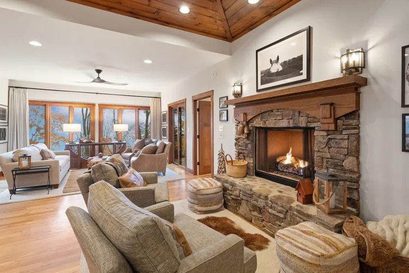 Mountain Home in Private Gated Community - Image 1