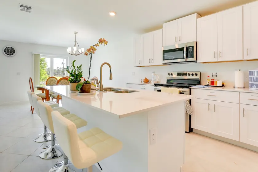 Bright Port Charlotte Home - 2 Mi to Beach! - Image 1