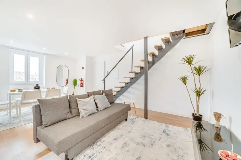 Bright Coastal Duplex Apartment with Terrace - Image 1