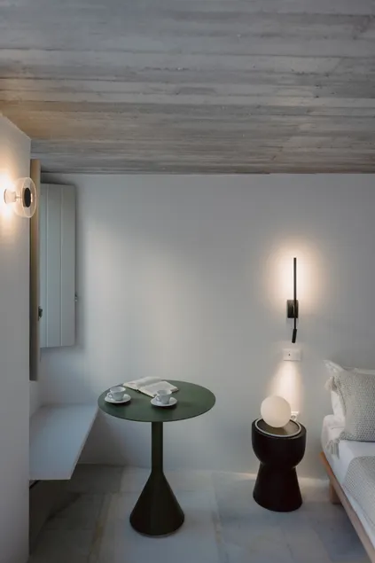 Apartment-Queen size bed-Private bathroom with - Image 1