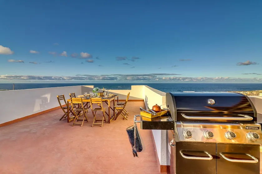 Spacious Home with Tropical Garden, BBQ, Near Seaside - Image 1