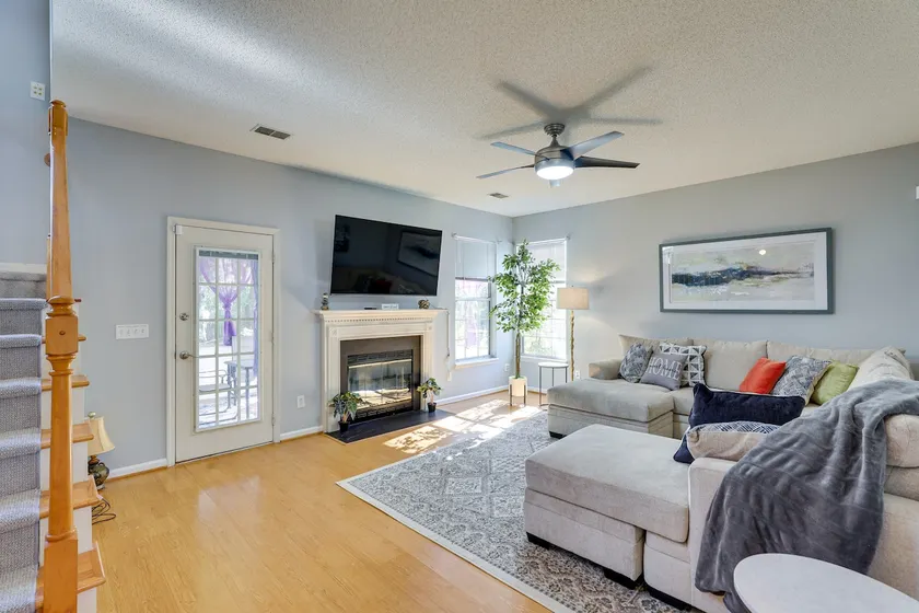 North Charleston Home Near Shopping & Dining! - Image 1