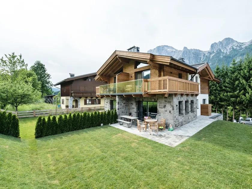 Luxury chalet with private sauna and views - Image 1