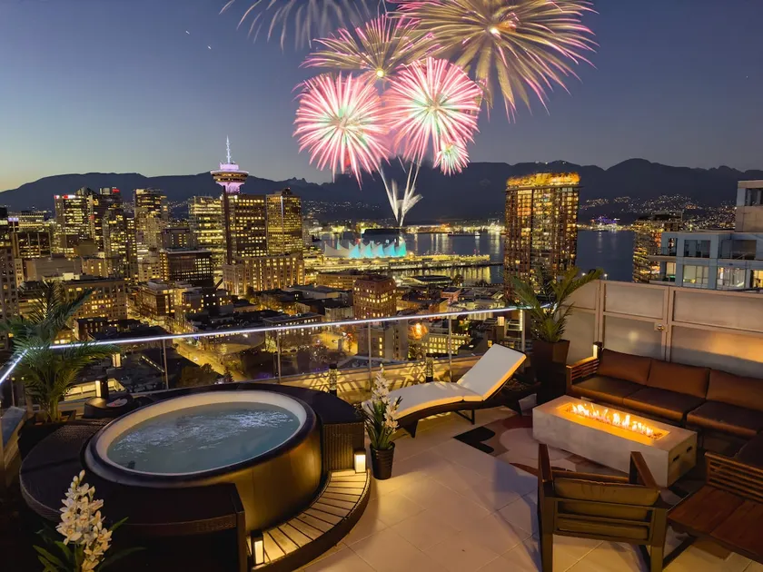 The Skydeck Penthouse - Panoramic Hot Tub Views - Image 1