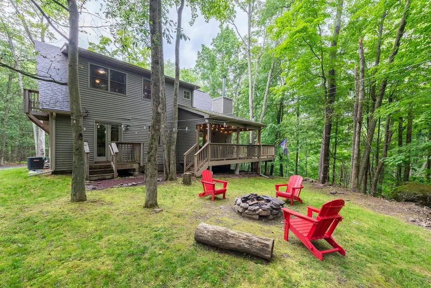 Bear Trail Chalet by Avantstay Retreat w/ Outdoor Living Deck & Fire Pit - Image 1