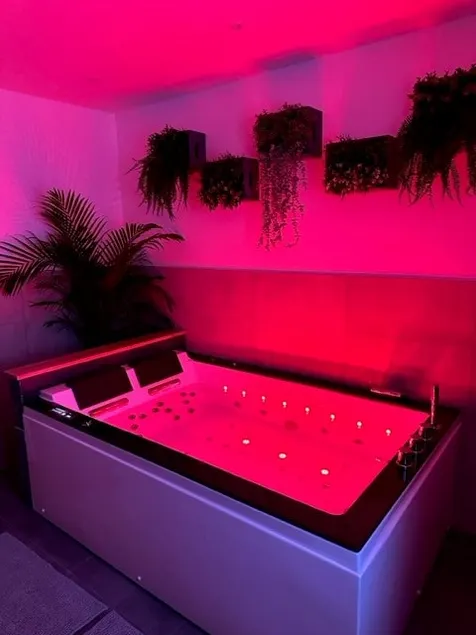 Love Room Cocooning & Spa - Image 1