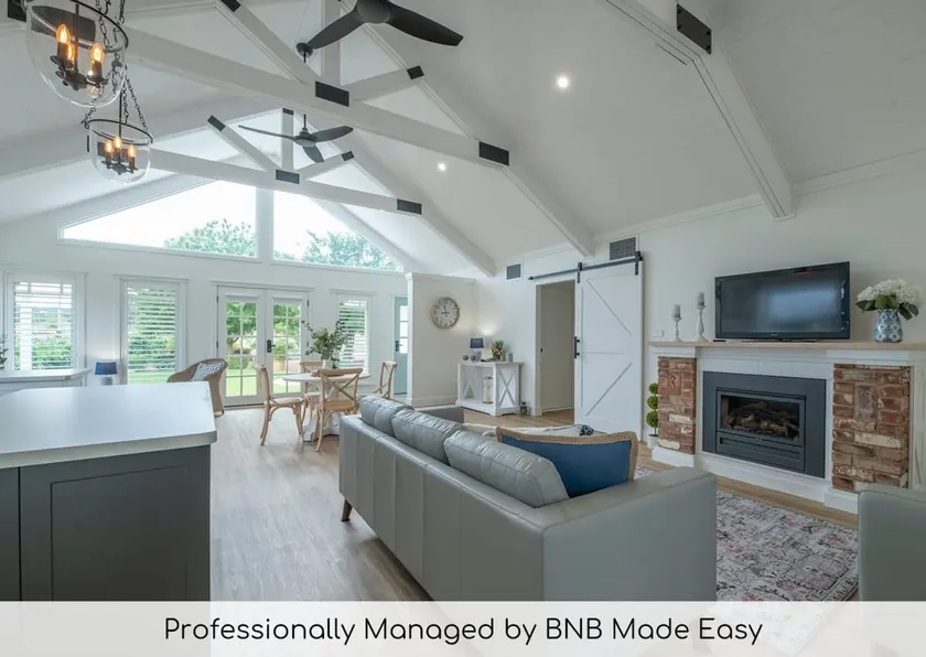 Hamptons Cottage. Views & Fireplace. Dubbo. - Image 1
