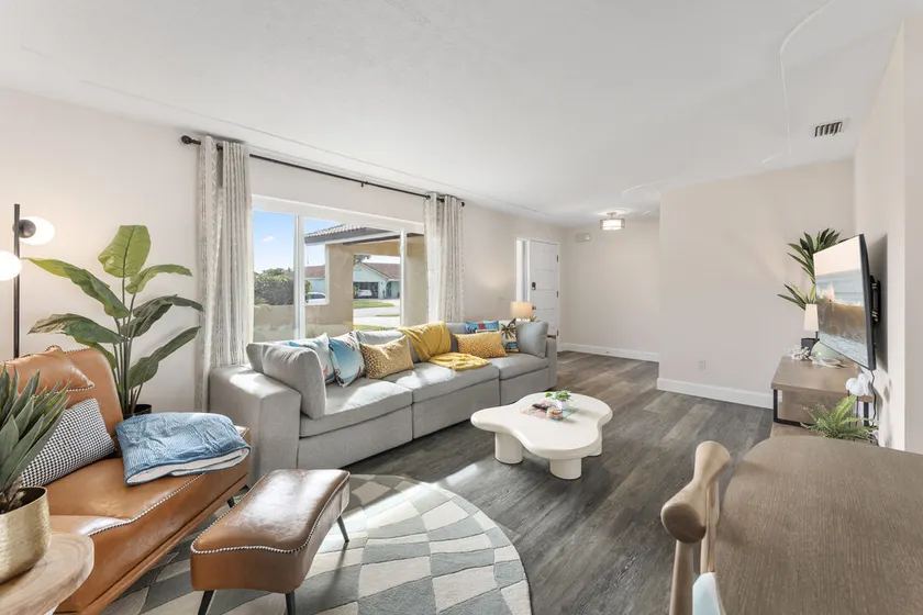 Chic & Comfortable Beach Retreat w/Private Pool! 🍹 - Image 1