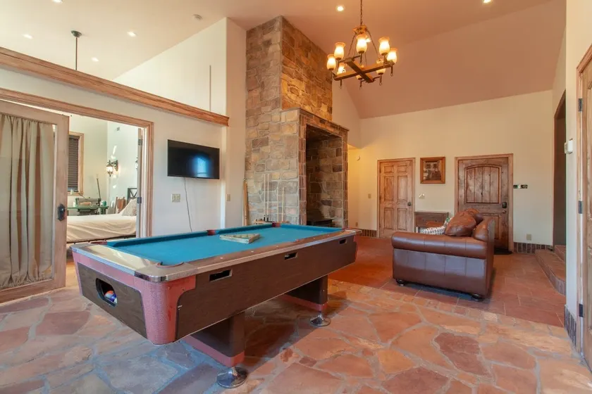14 Guests 5BR 2BA Game room and Living  - Image 1