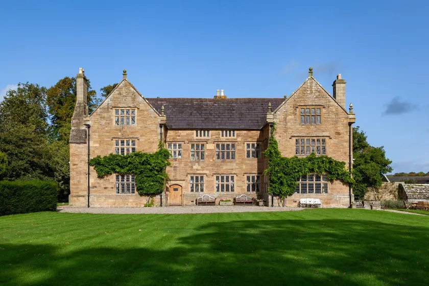 Pentrehobyn Hall sleeps 18 - Image 1