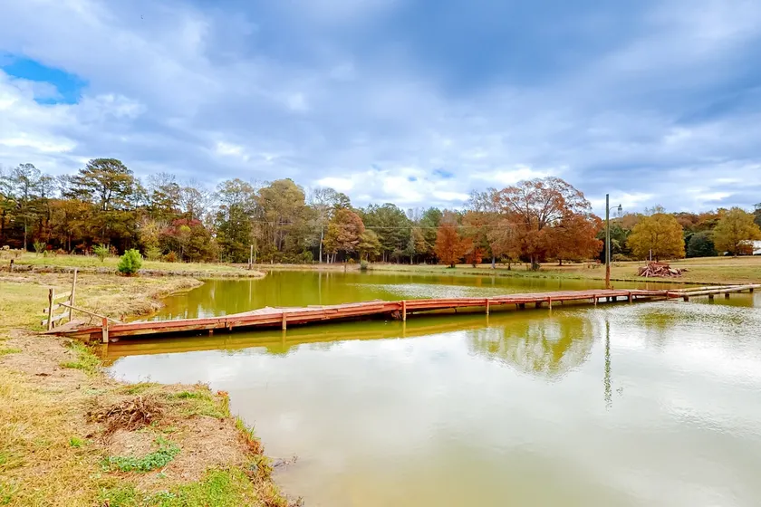 Pool, Fire Pit & Pond: Angler's Retreat in Griffin - Image 1