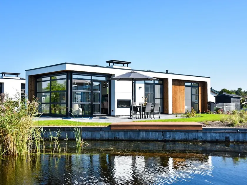 Waterfront Family Retreat - Image 1