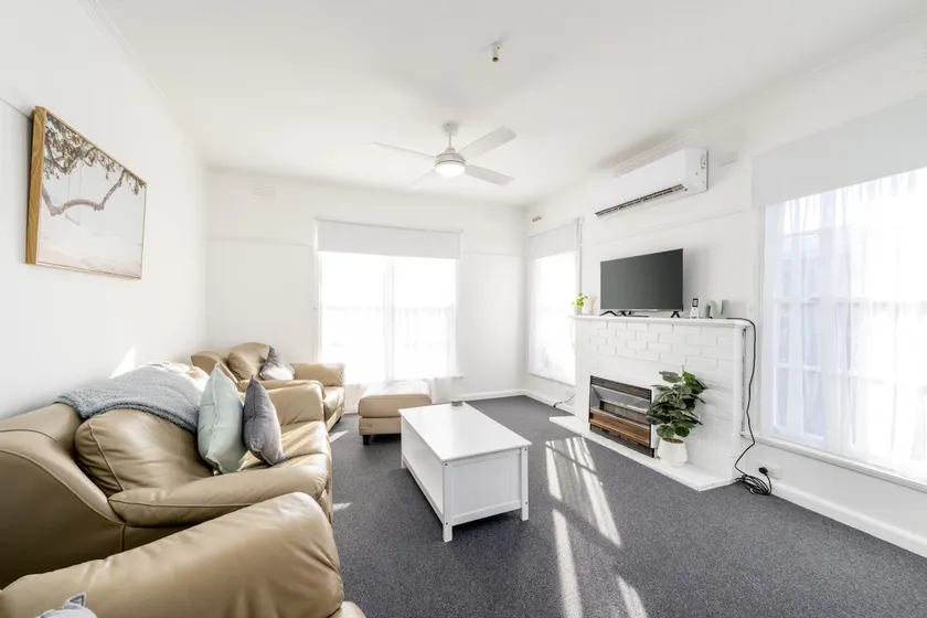 Lil beauty! Nth Central 3BR Reno w Wifi - Image 1