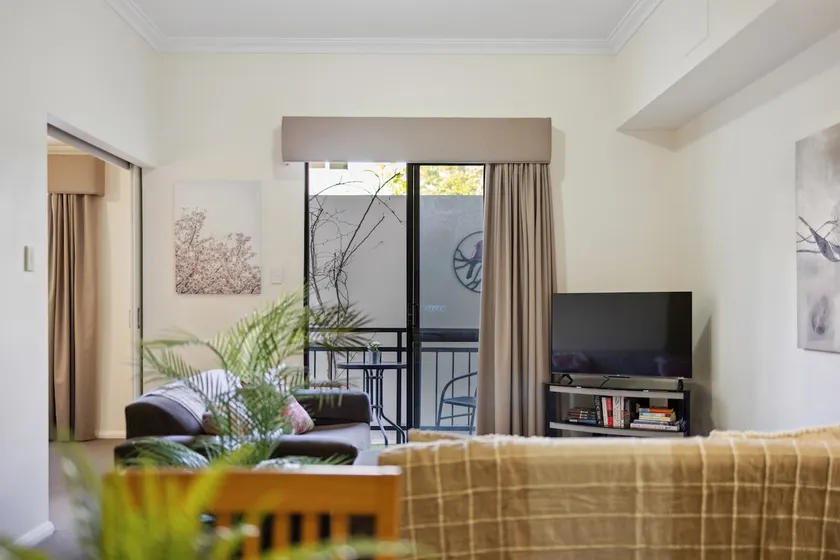 Convenient Apt near RAC Arena - Image 1