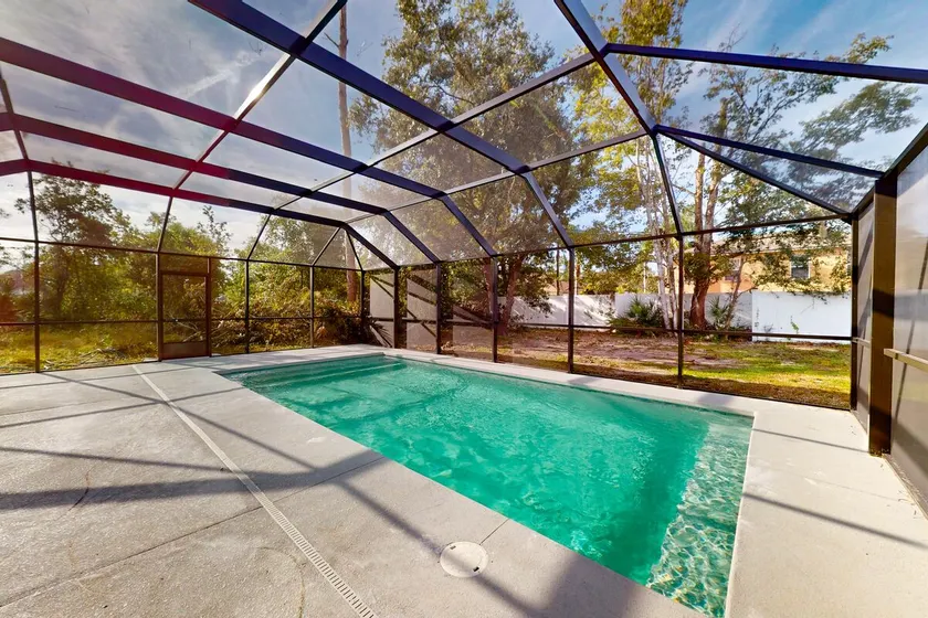3BR sun-soaked home with enclosed pool, W/D, & AC - Image 1