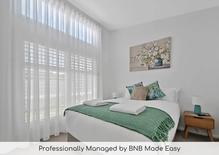 The Elm Apartments - The Sunshine Room - Image 1